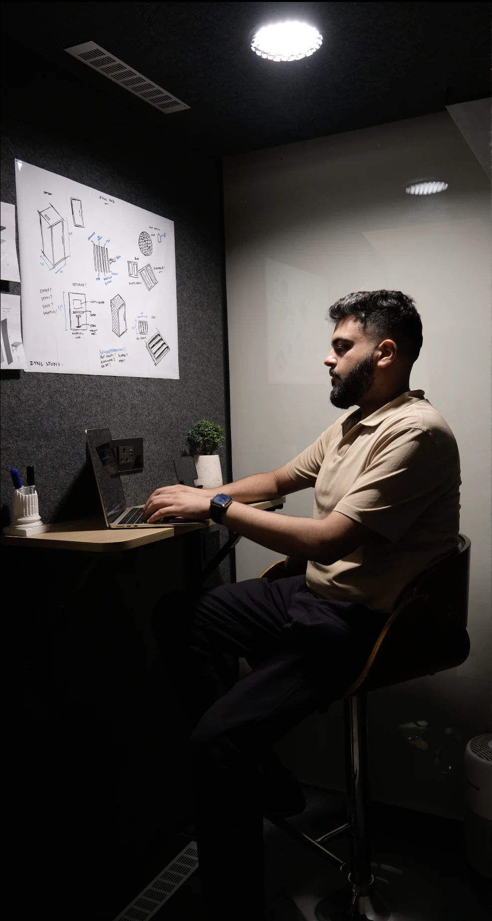 Focused work at the desk in ONE POD